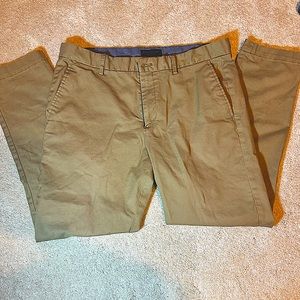 Like new Banana Republic men’s khaki chino pants 36/32